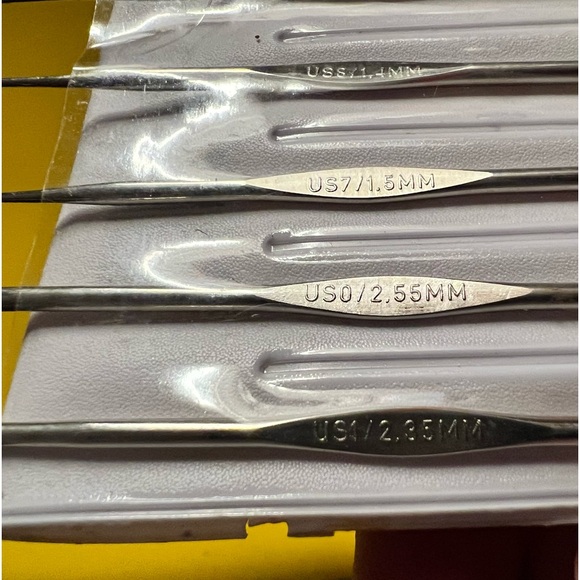 Susan Bates Crochet Hooks set of 6 steel tiny mm mini size - Picture 3 of 4